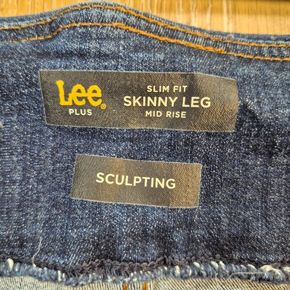 Lee Jeans Plus Sz 18W  Blue Denim Slim Fit Skinny Leg Mid Rise Comfy Pull On - Picture 4 of 7